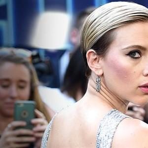 Scarlett Johansson Sports a New Back Tattoo