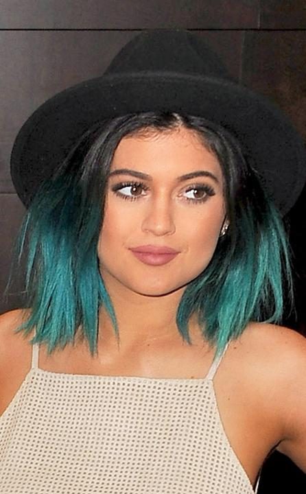 Kim ficou triste que Kylie foi para o seu casamento com o cabelo azul Kim ficou triste que Kylie foi para o seu casamento com o cabelo azul