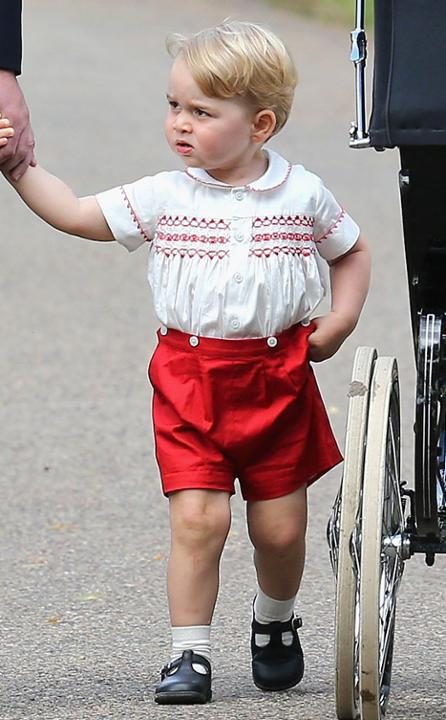Príncipe George no batizado da irmã Príncipe George no batizado da irmã