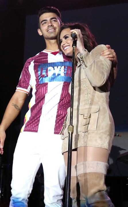 Joe Jonas & Demi Lovato Joe Jonas & Demi Lovato
