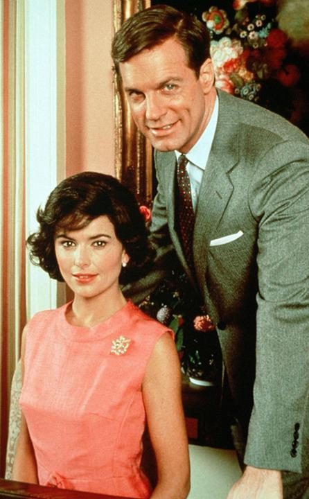 Roma Downey como Jacqueline Kennedy Roma Downey como Jacqueline Kennedy