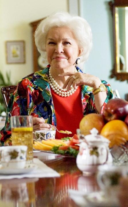 Ellen Burstyn como Barbara Bush Ellen Burstyn como Barbara Bush