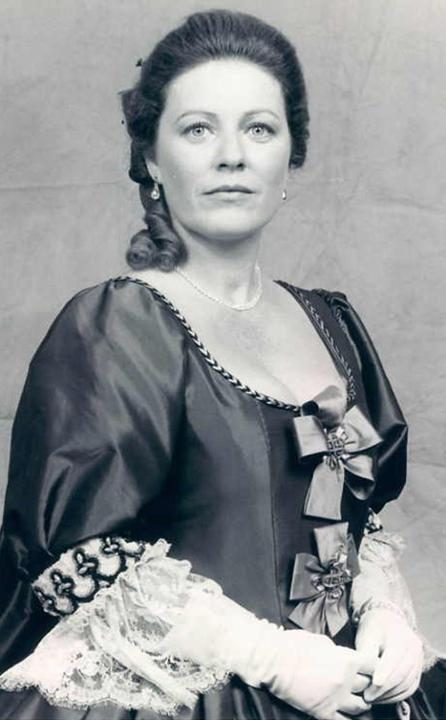 Patty Duke como Martha Washington Patty Duke como Martha Washington