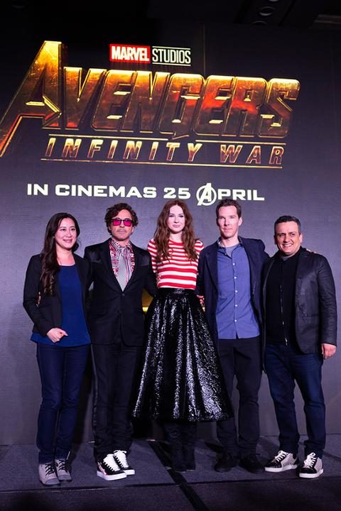 Trinh Tran, Robert Downey Jr., Karen Gillan, Benedict Cumberbatch & Joe Russo (Singapore) Trinh Tran, Robert Downey Jr., Karen Gillan, Benedict Cumberbatch & Joe Russo (Singapore)