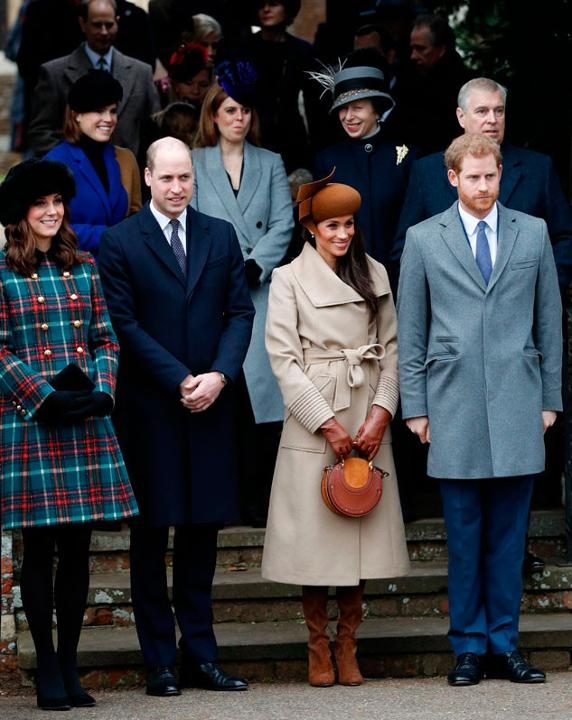 MEGHAN MARKLE VAI AO TRADICIONAL NATAL DA FAMÍLIA REAL COM PRÍNCIPE HARRY MEGHAN MARKLE VAI AO TRADICIONAL NATAL DA FAMÍLIA REAL COM PRÍNCIPE HARRY