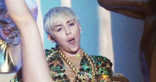 Miley Cyrus Singing Vagina See Her Provocative Pose During Bangerz Concert In Atlanta E News