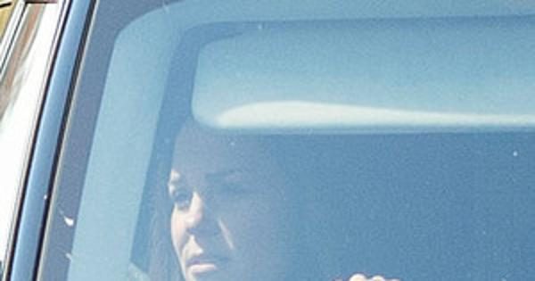 Ready To Pop Kate Middleton Spotting Driving Through Buckingham Palace Gates E News