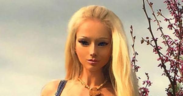 Human Barbie Valeria Lukyanova Shows Off Impossibly Tiny Six Pack Abs