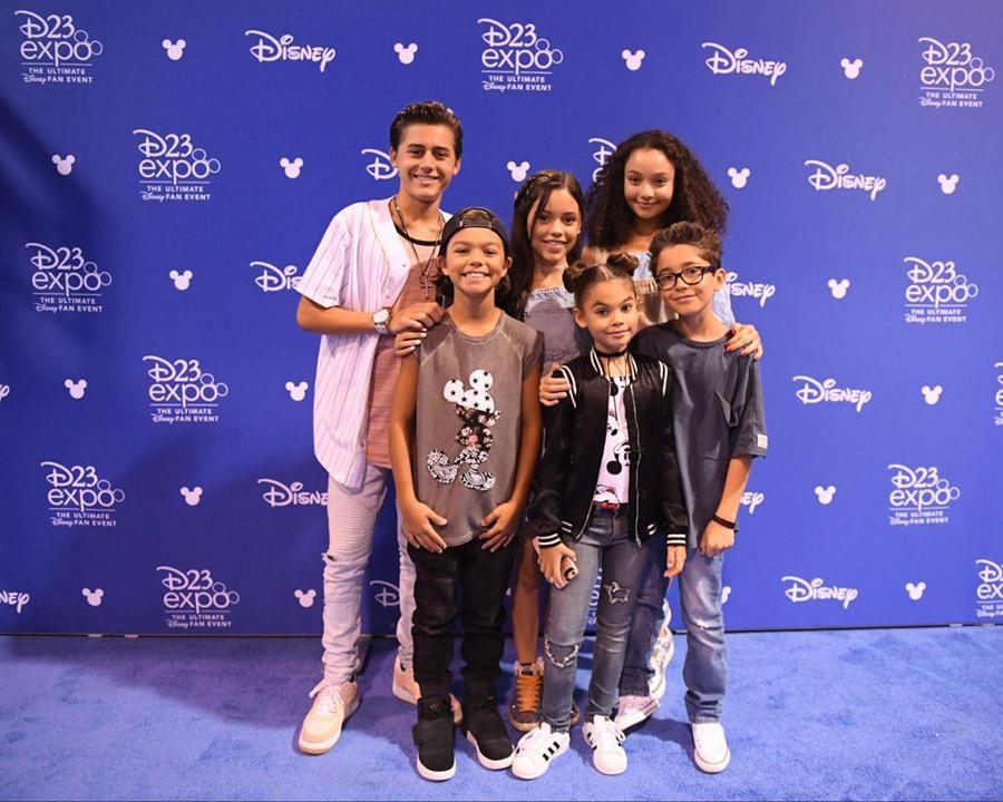Isaak Presley, Malachi Barton, Jenna Ortega, Ariana Greenblatt, Kayla Maisonet & Nicolas Bechtel Isaak Presley, Malachi Barton, Jenna Ortega, Ariana Greenblatt, Kayla Maisonet & Nicolas Bechtel