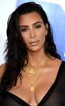 Kim sempre coloca o secador em suas joias antes de usá-las Kim sempre coloca o secador em suas joias antes de usá-las