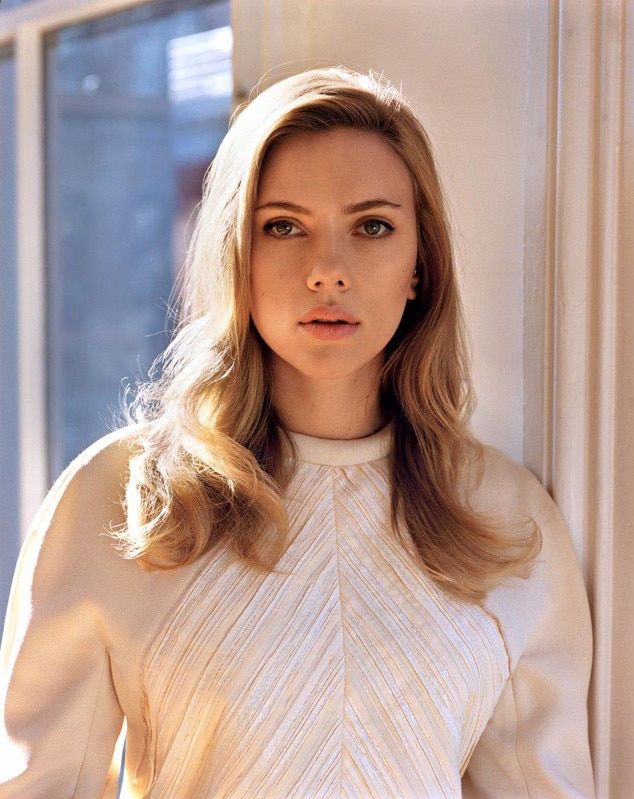 Scarlett Johansson Thinks She Has an Okay Body, Dislikes Her Thighs and ...