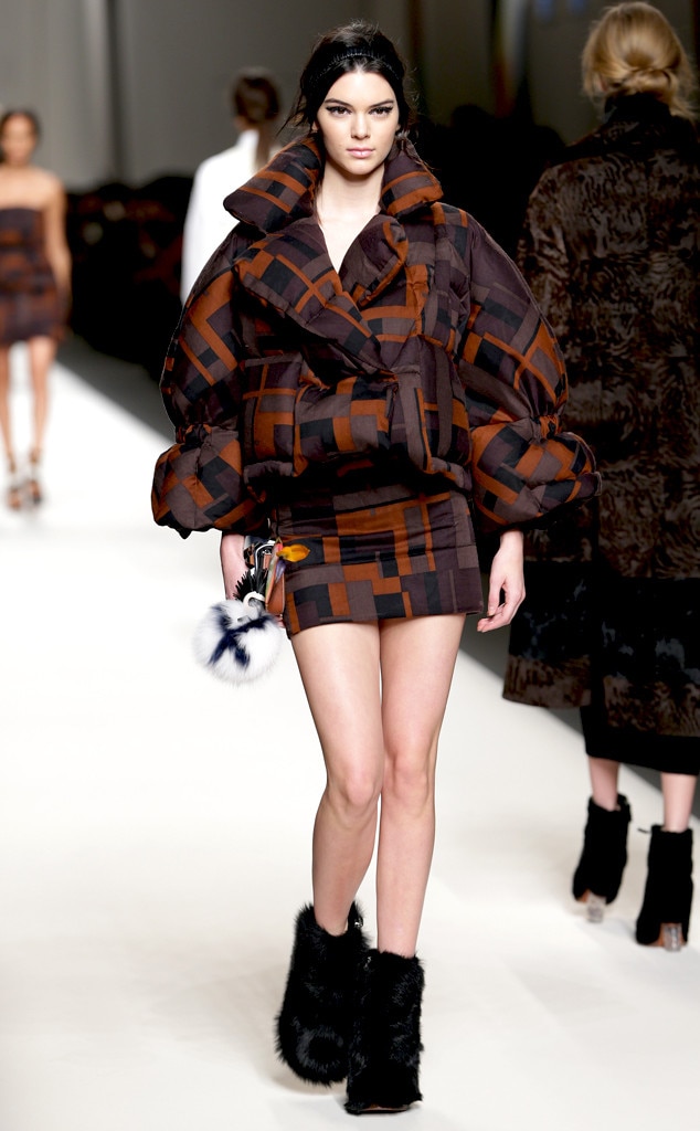 Kendall Jenner Takes Milan Fashion Week by Storm?See Her Walk in Fendi ...