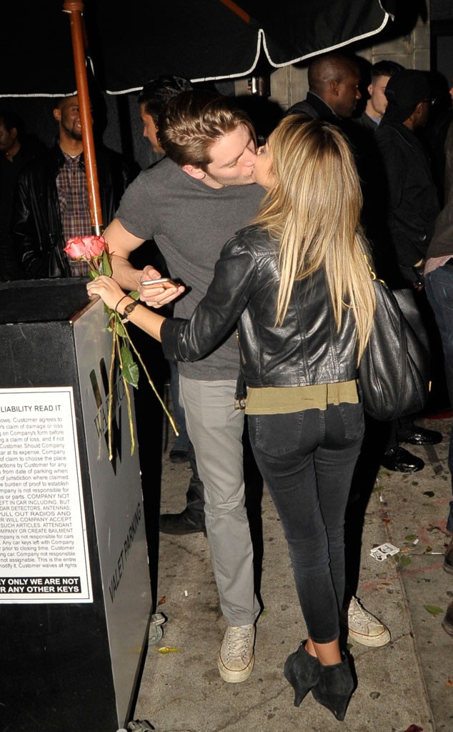 Sarah Hyland Spotted Kissing Rumored Boyfriend Dominic Sherwood—See the ...