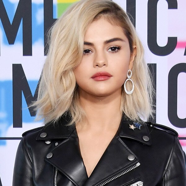 American Music Awards 2017 Red Carpet: See Selena Gomez, Kelly Clarkson ...