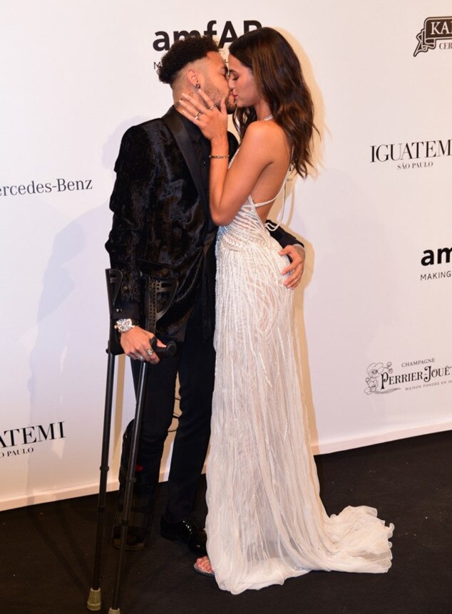 Neymar gets cozy with Hollywood star Chloe Grace Moretz