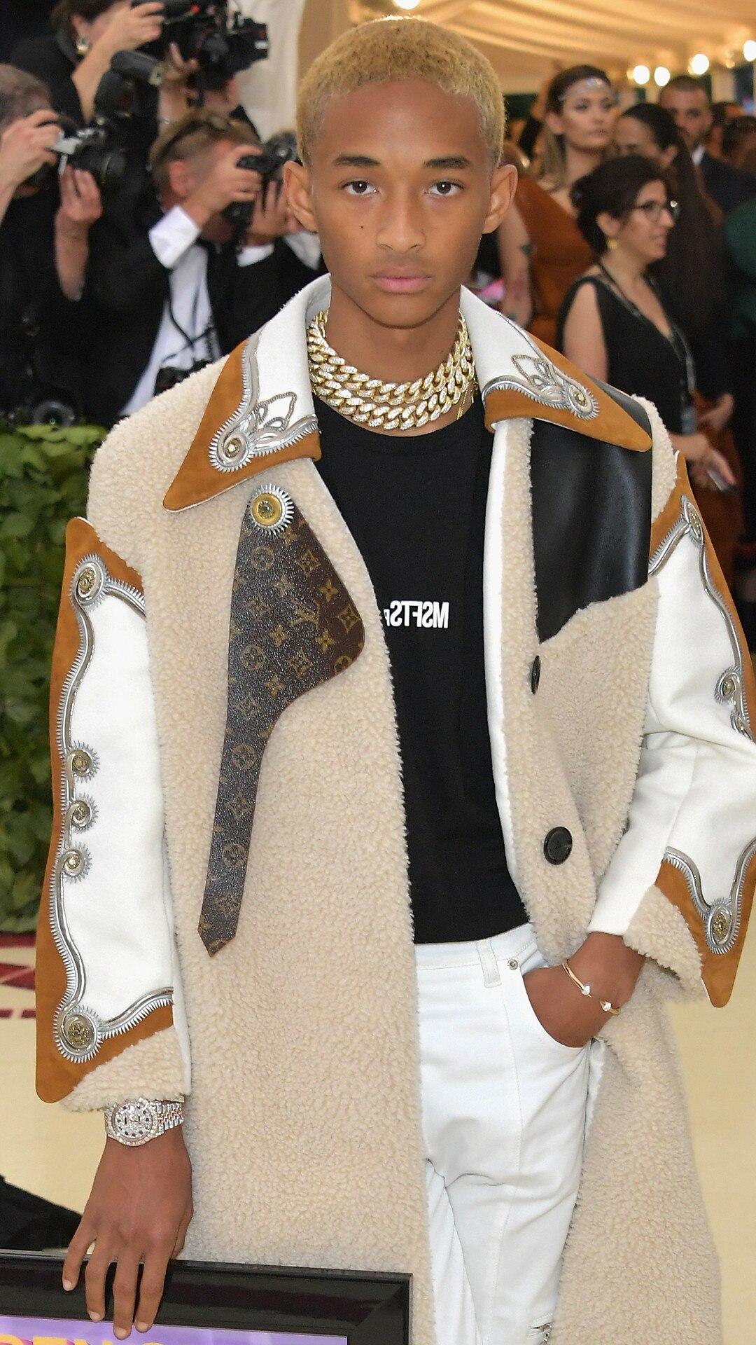 No creerás el accesorio que Jaden Smith lució en la Gala del Met | E ...