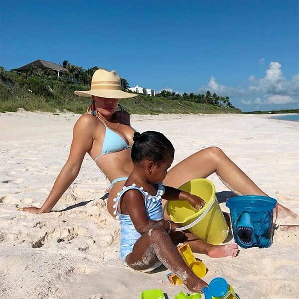 Khloe Kardashian, True Thompson, Beach, Instagram