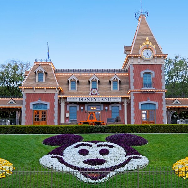 Disneyland, Railroad Entrance