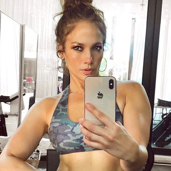 Jennifer Lopez, Selfie