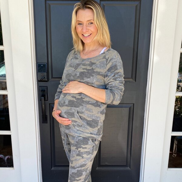 Beverly Mitchell, EComm: Affordable ways to bump up your summer maternity look