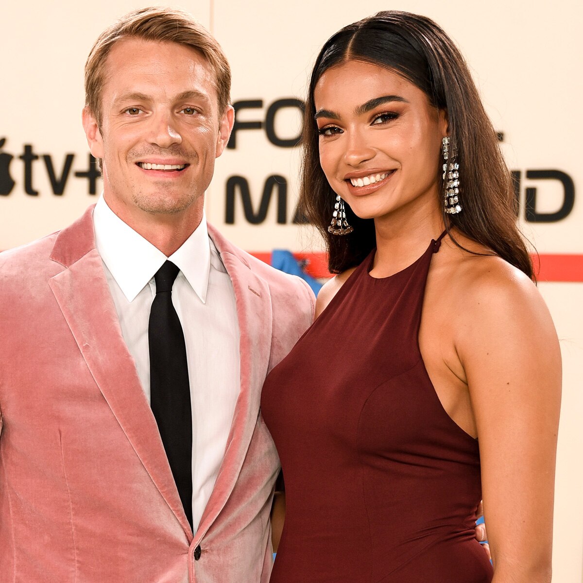 Joel Kinnaman, Kelly Gale
