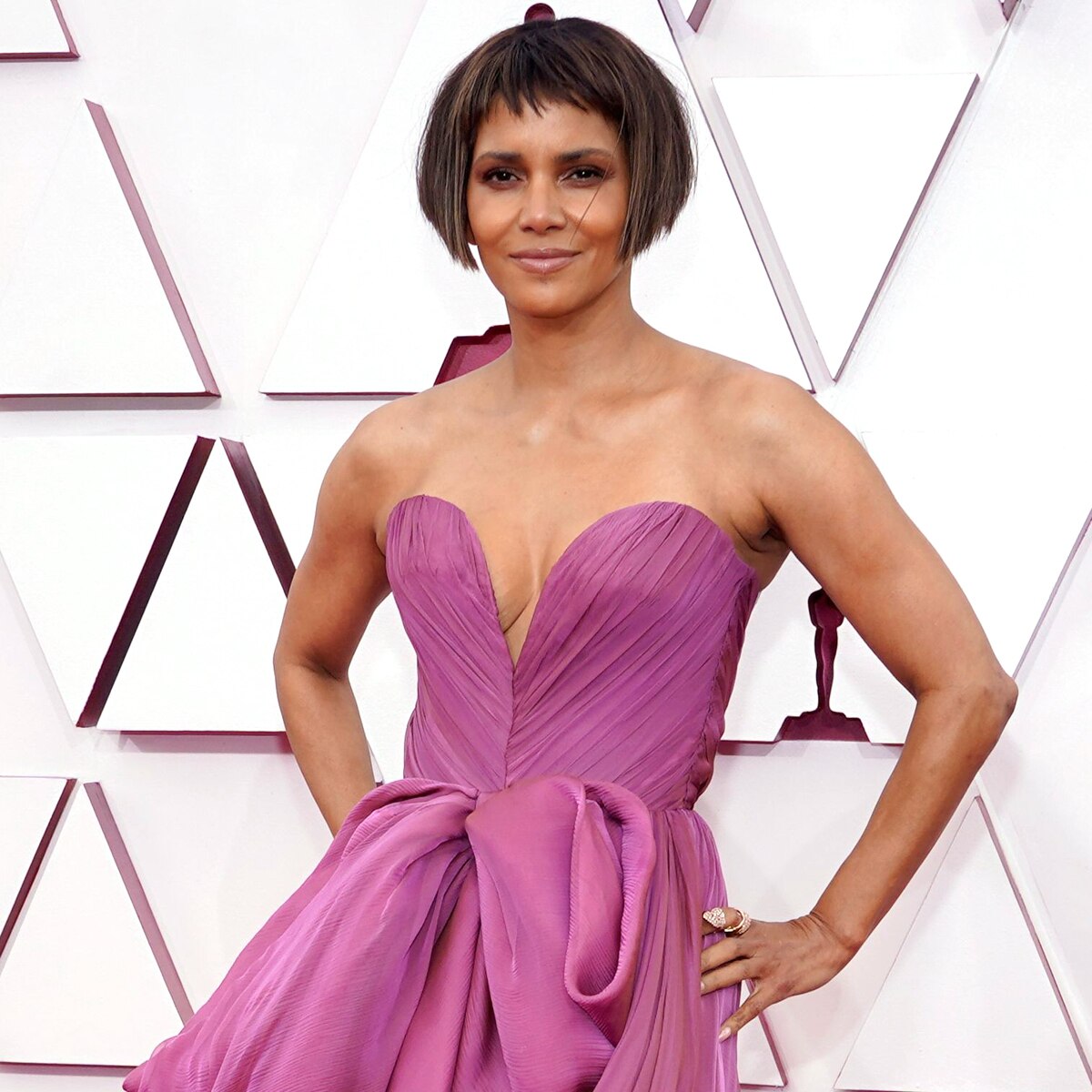 Halle Berry, 2021 Oscars, 2021 Academy Awards, Red Carpet Fashion