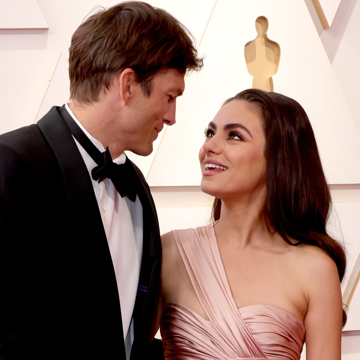 Ashton Kutcher, Mila Kunis, 2022 Oscars, 2022 Academy Awards, Red Carpet, Couples
